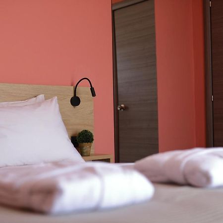 Conte Cristo Suites Paralía Екстериор снимка