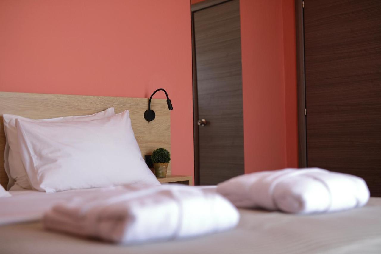 Conte Cristo Suites Paralía Екстериор снимка