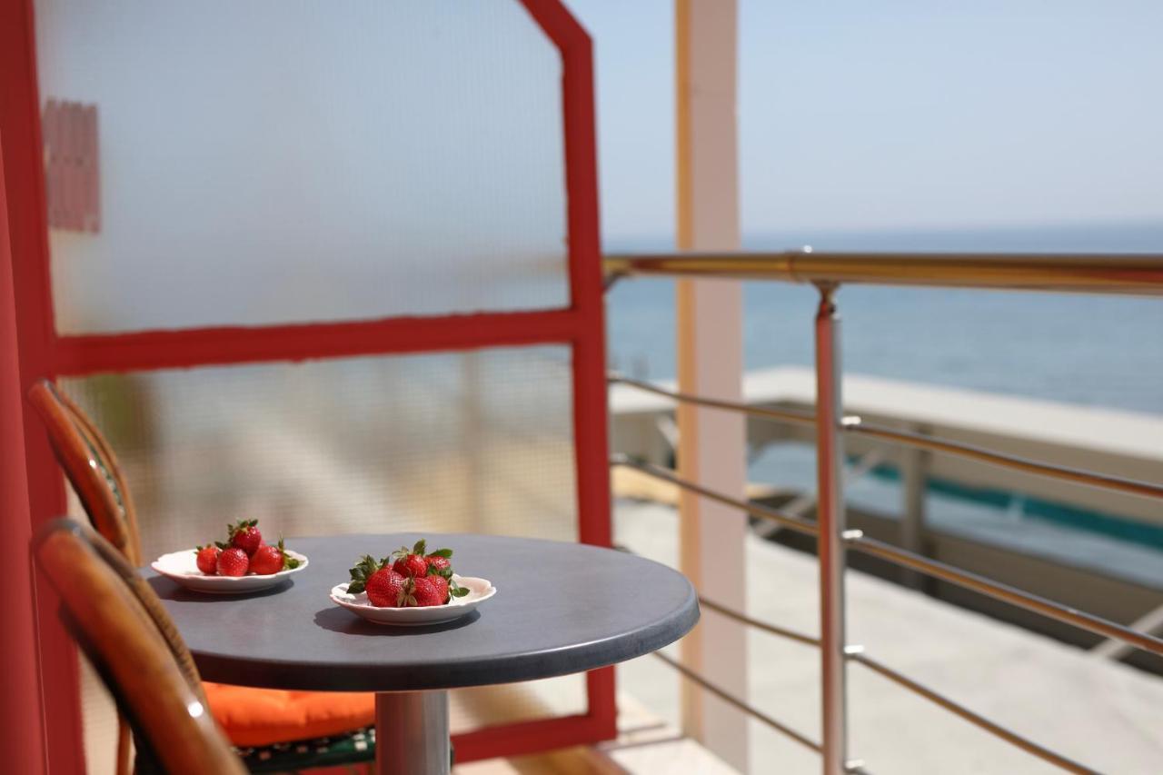 Conte Cristo Suites Paralía Екстериор снимка